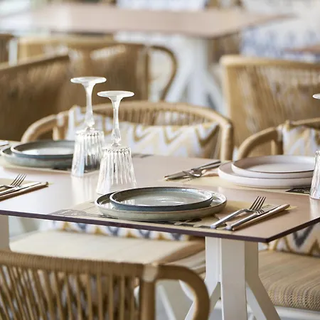 Acropolis Aparthotel 3*